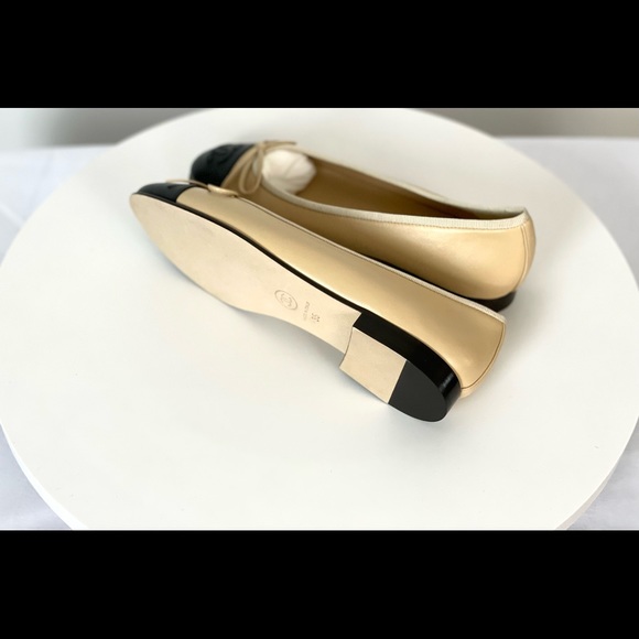 CHANEL Rare Aged Lambskin Cap Toe CC Ballerina Flats. New with tags, never worn. - Picture 10 of 15